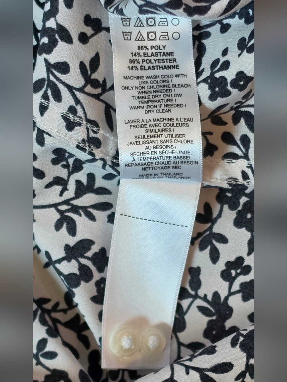 UNTUCKit Nora Button-Down Women's 10 White w/ Black Floral Leaf Print Stretchy - Picture 12 of 12
